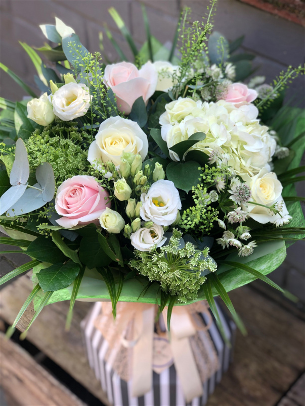 Gift Flowers | Pastel Handtied