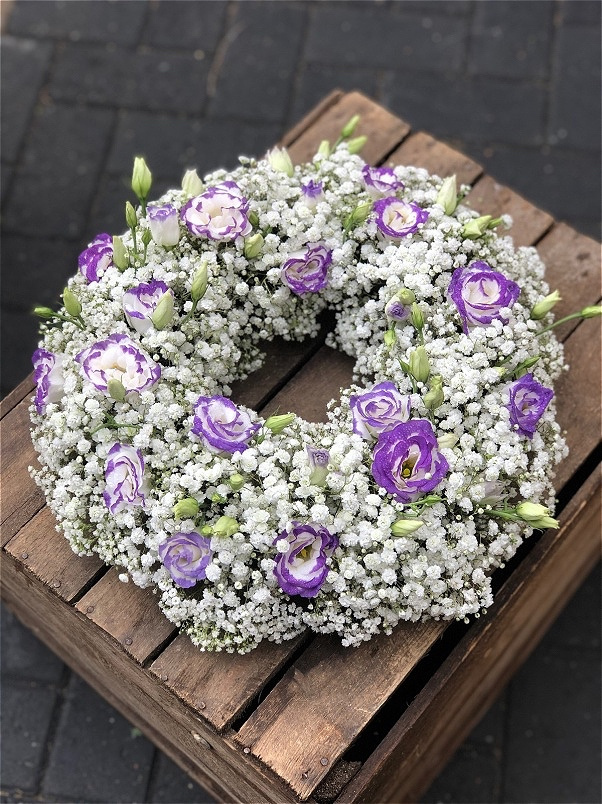 Funeral Flowers | Wreaths | Gypsophlia Wreath
