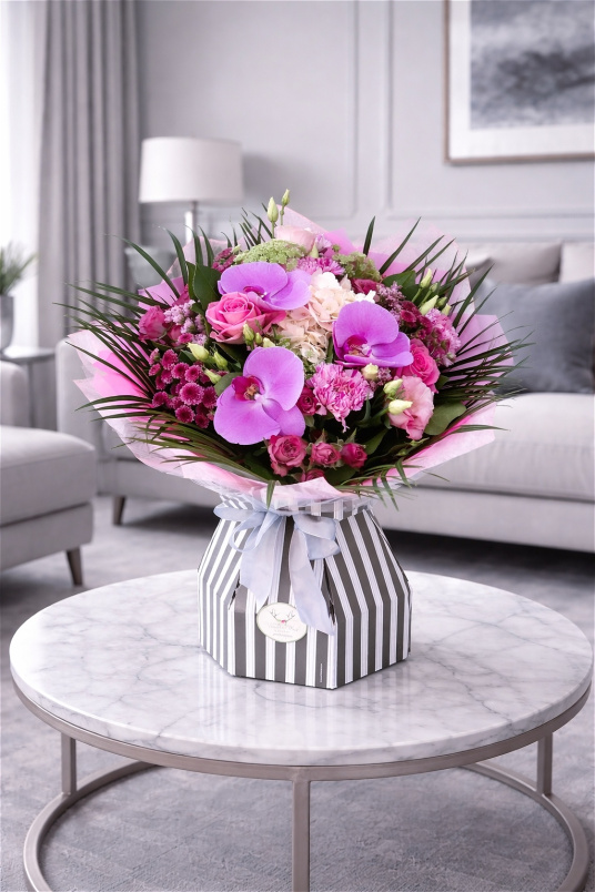 Gift Flowers | Vanilla Blue’s Seasonal Bouquet