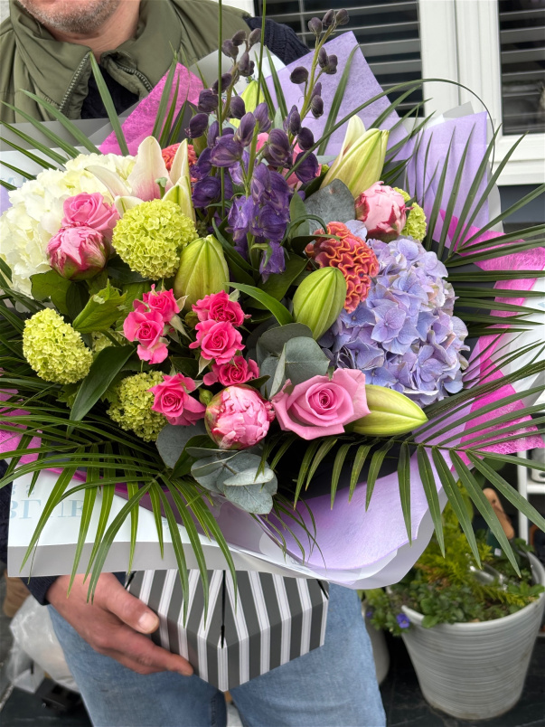 Gift Flowers | Vanilla Blue’s Seasonal Bouquet