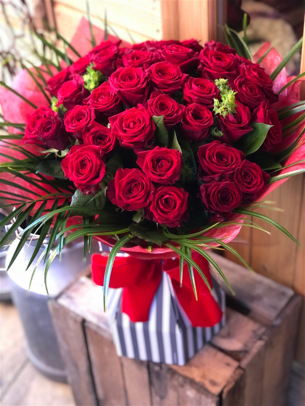 Love Collection | Valentines Collection | Mi Amore 50 Rose Handtied ️