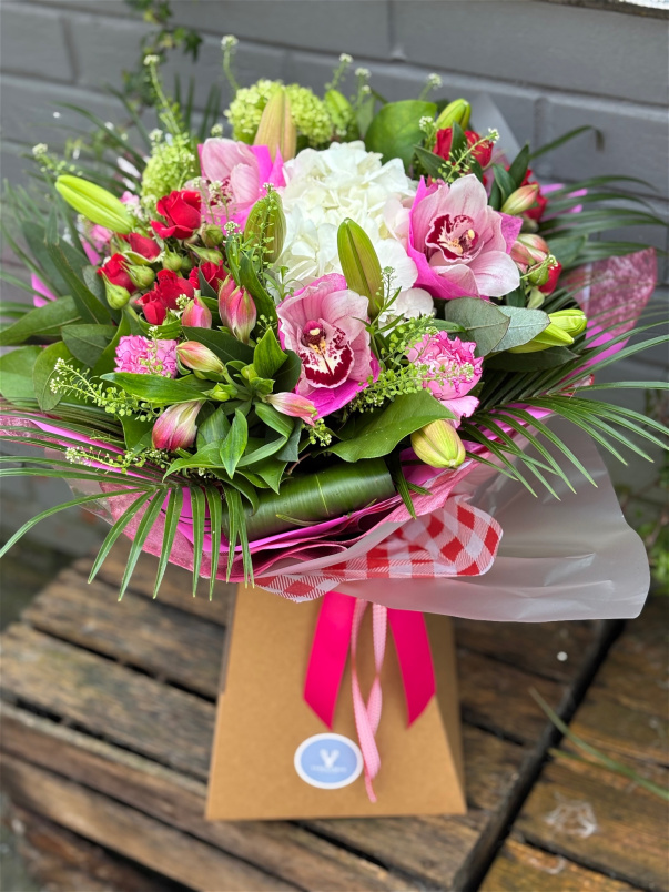 Mother’s Day | Strawberry Handtied
