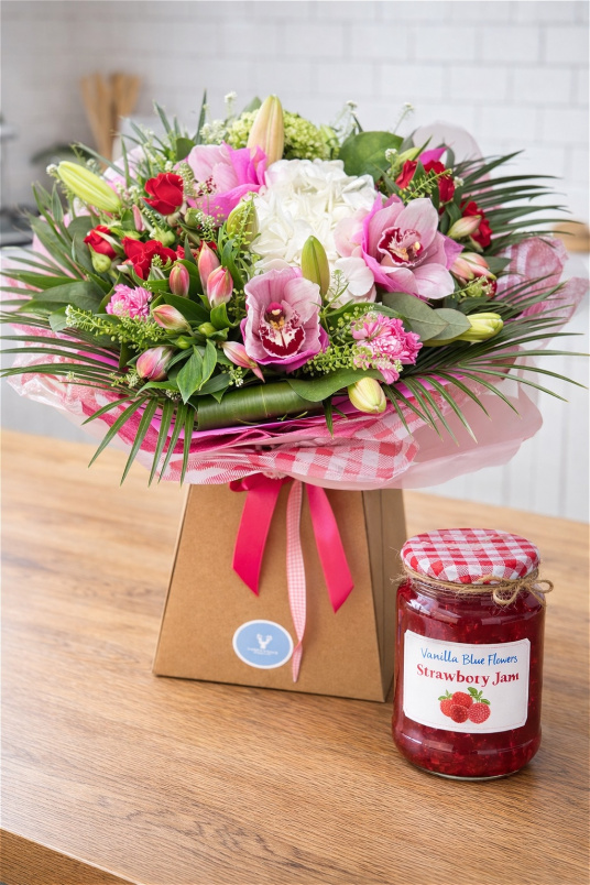 Mother’s Day | Strawberry Handtied