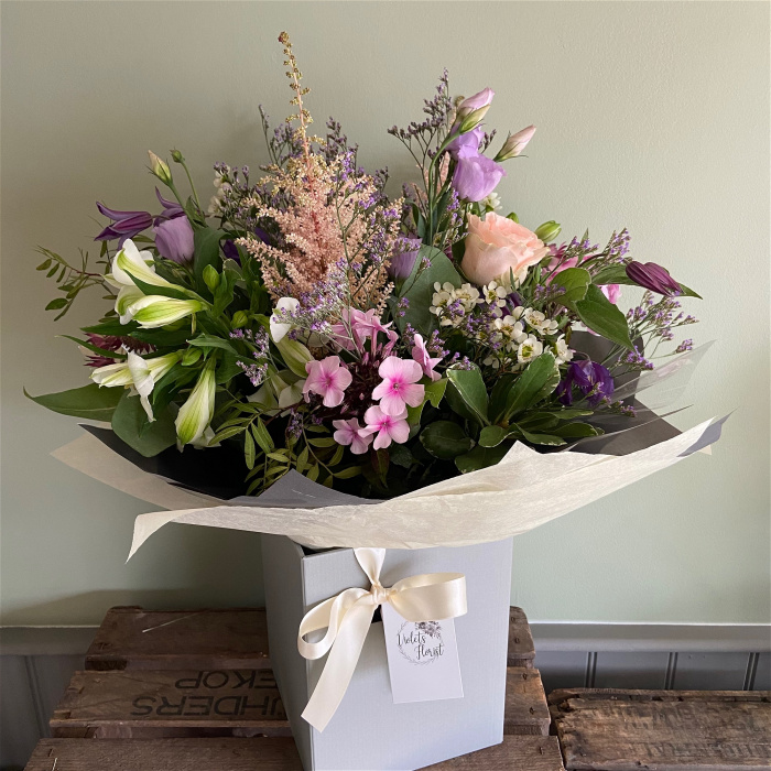 Bouquets & Arrangements | Meadow tied bouquet