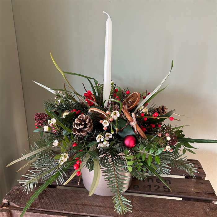 Christmas Arrangements & Wreaths | Christingle