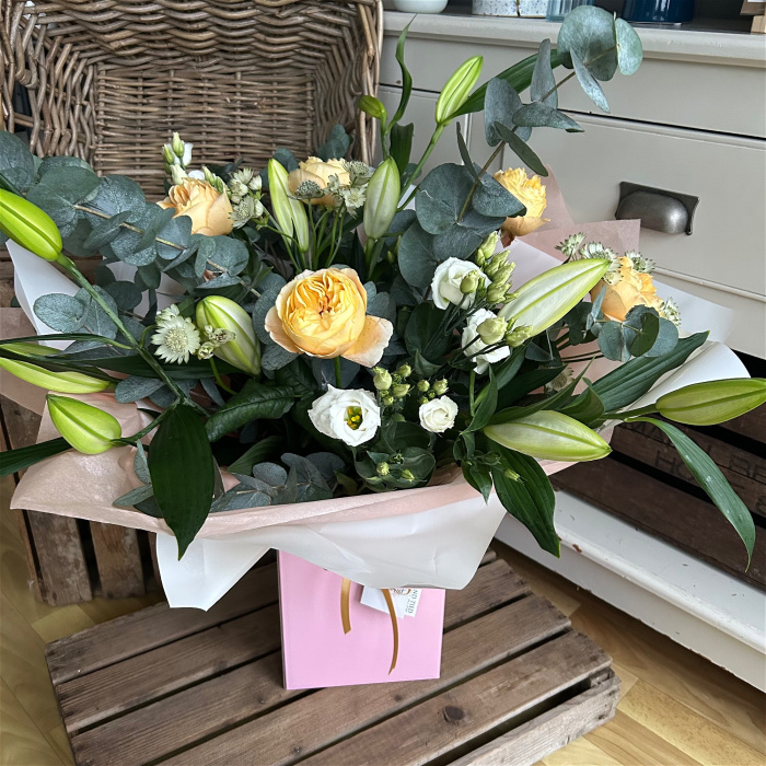 Bouquets & Arrangements | Lily & Rose Bouquet