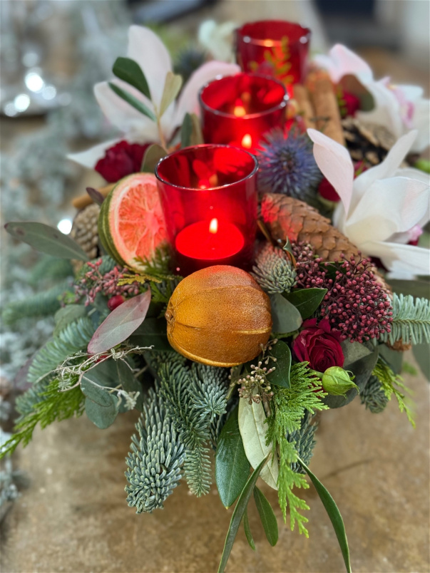 Christmas Flowers | Table arrangement in ceramic oval pot