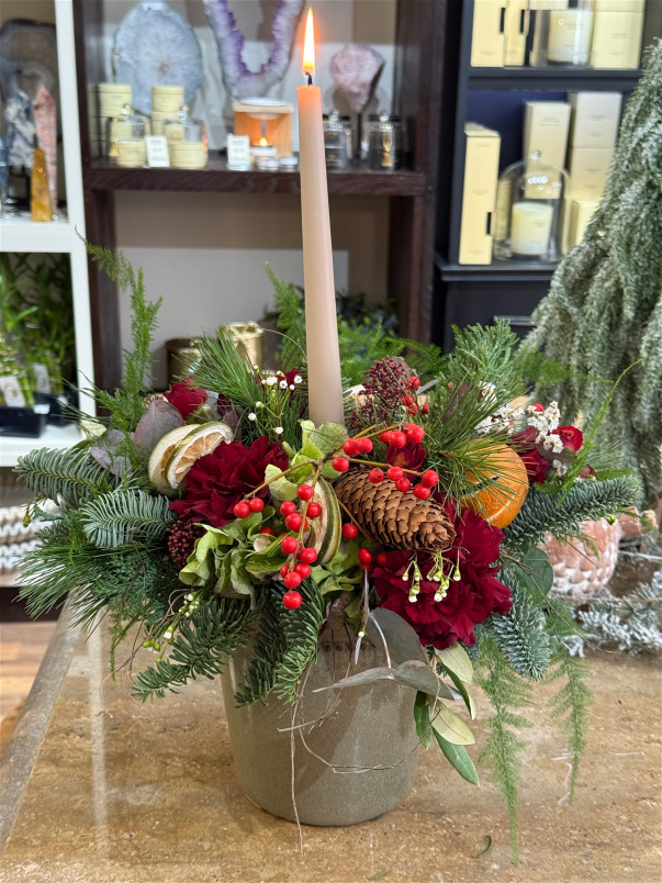 Christmas Flowers | Quiet Christmas arrangement