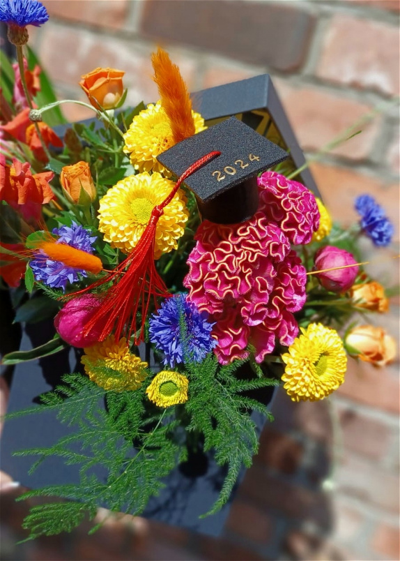 Graduation Flowers | Graduation Summer Hatbox