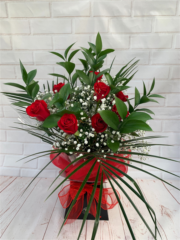 Florist in Frimley Same Day Free Flower Delivery - Unique Flowers