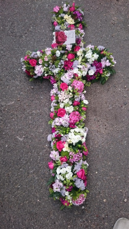 Funeral Flowers | Loose cross