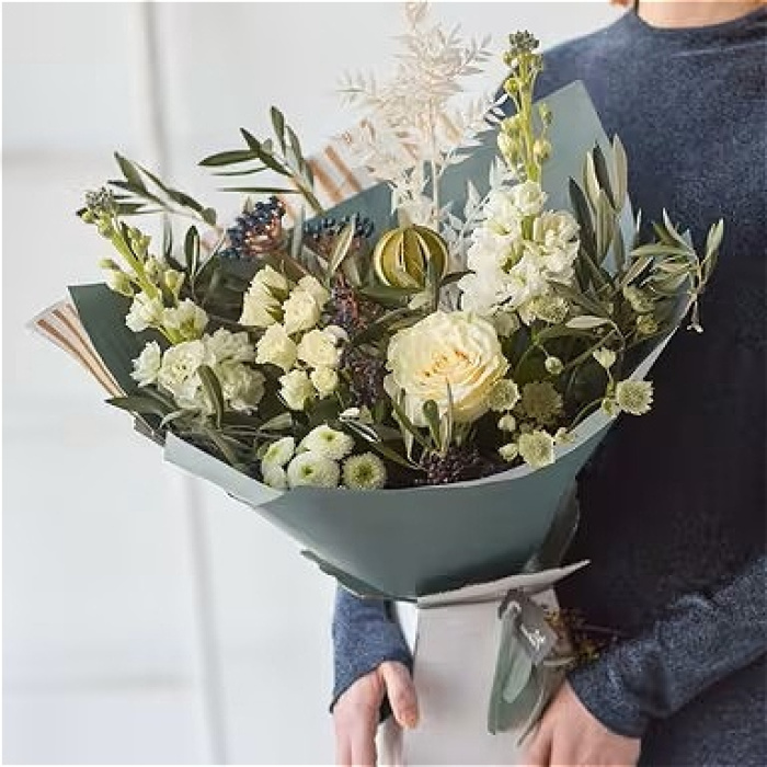Christmas | Florist Choice Christmas Trending Handtied