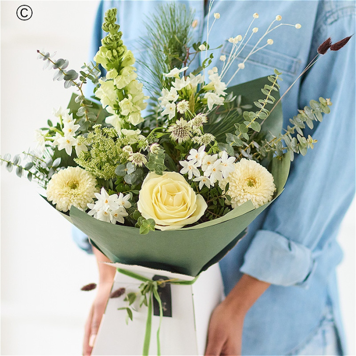Christmas | Florist Choice Christmas Trending Handtied