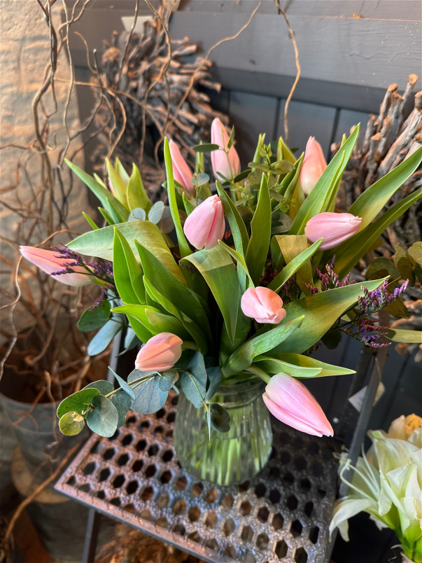 Bouquets | Container arrangements | Mother's Day 2025 | Spring Tulip Jar