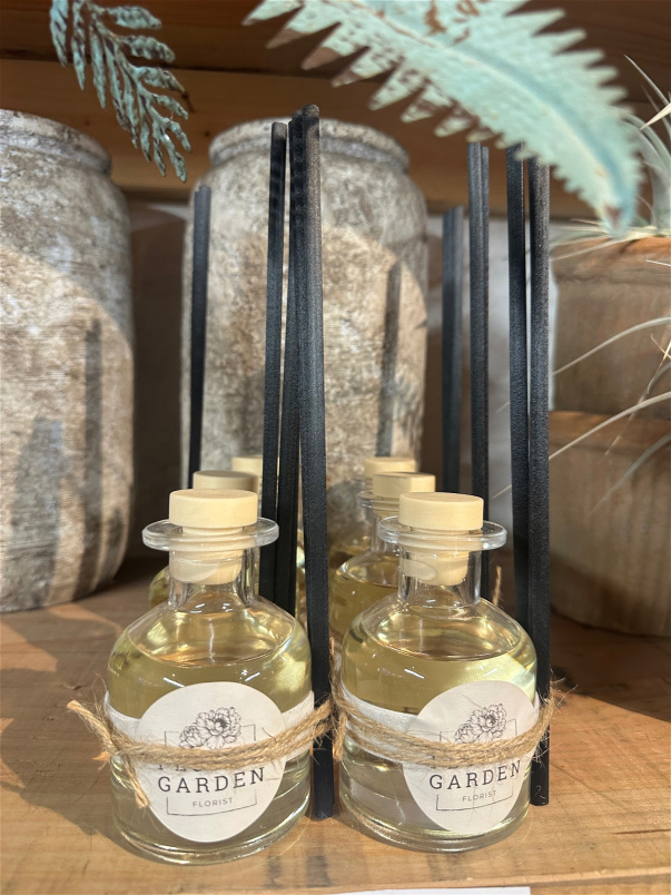 Gifts | The Christmas Collection | Upsell gifts | Festive Fig & Snowberry Reed Diffuser