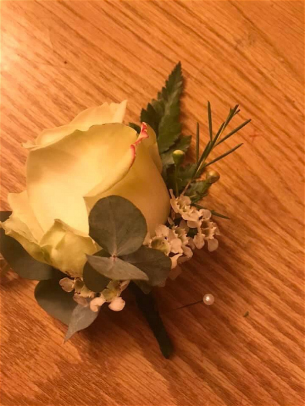 button holes and corsages | Gents rose button hole