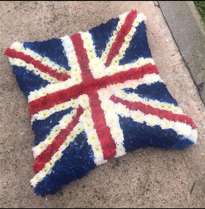 Novelty funeral tributes | Union jack pillow