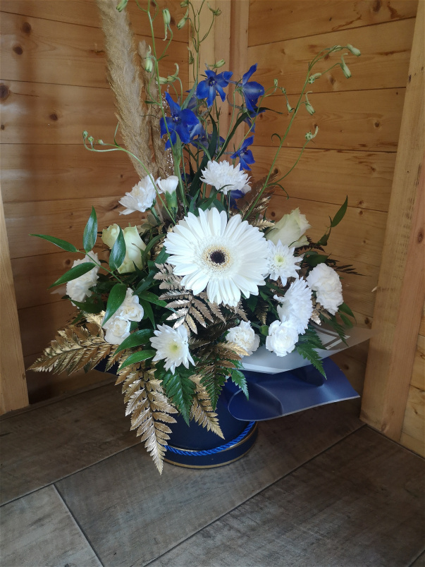 Hatbox | Todays specials | Luxury navy gold white hatbox