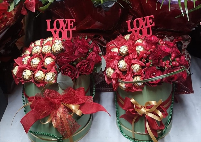 Sweet bouquets  | Valentines  Day 14th feb 2025 | Ferro and rose gift box