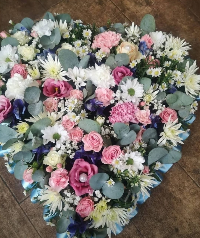 Funeral tribute hearts | Closed pastel delight