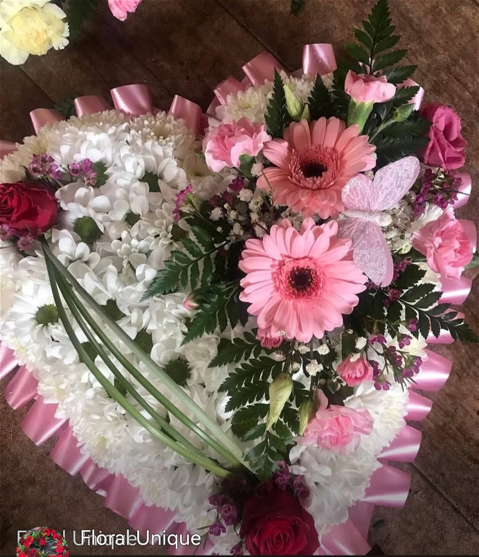 Funeral tribute hearts | Closed splash of pink