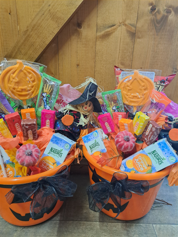Autumn/halloween | Ready for collection today | Sweet bouquets  | Sweet bucket halloween