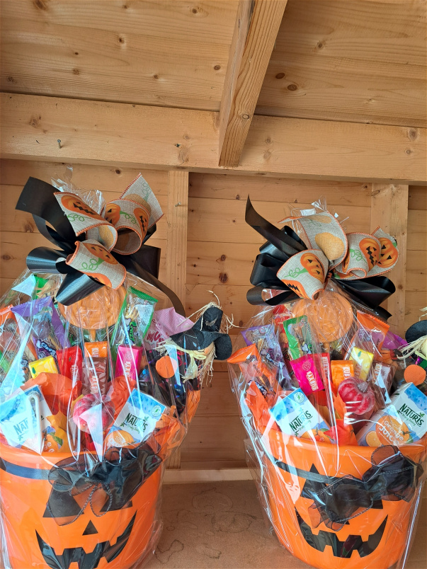 Autumn/halloween | Ready for collection today | Sweet bouquets  | Sweet bucket halloween