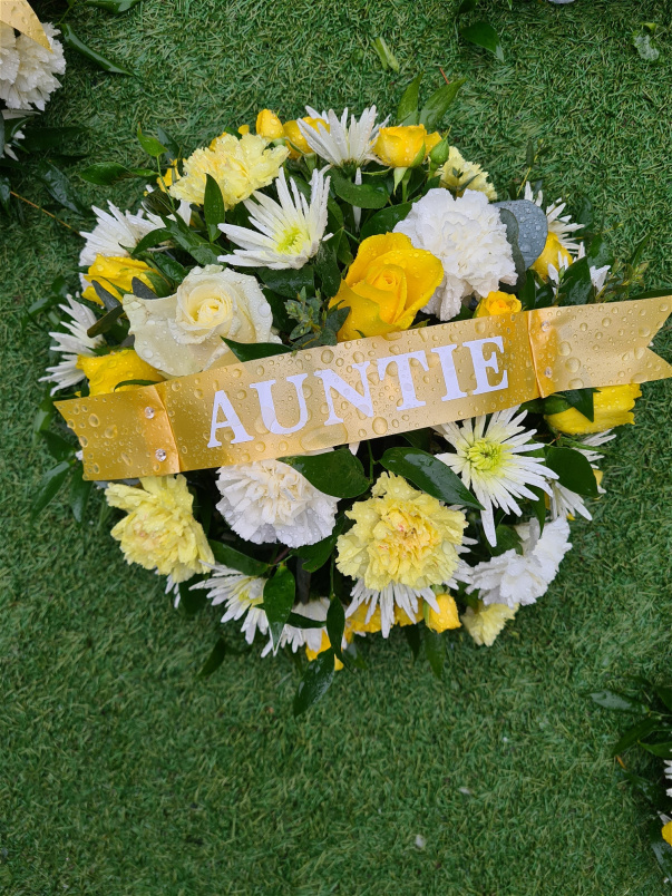 Funeral & Sympathy  | Classic Posy Yellow & white