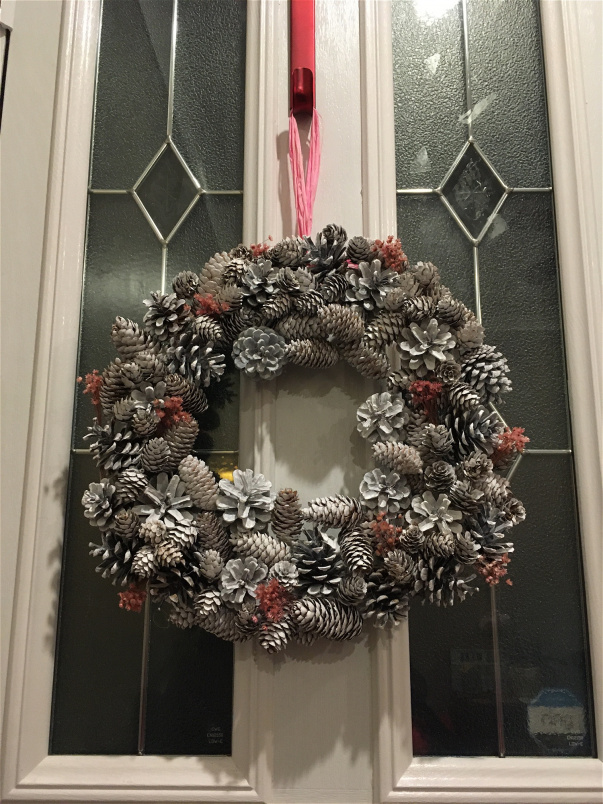 Christmas | Gifts | Pine cone wreath