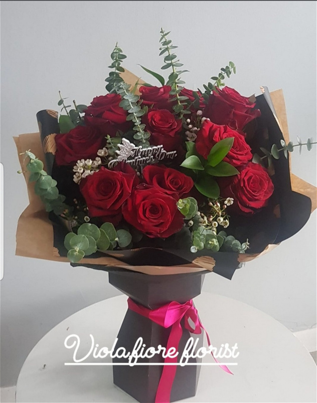  Gift flowers in Crewe | Love collection  | Valentines flowers crewe | 12  luxury red Roses -☆