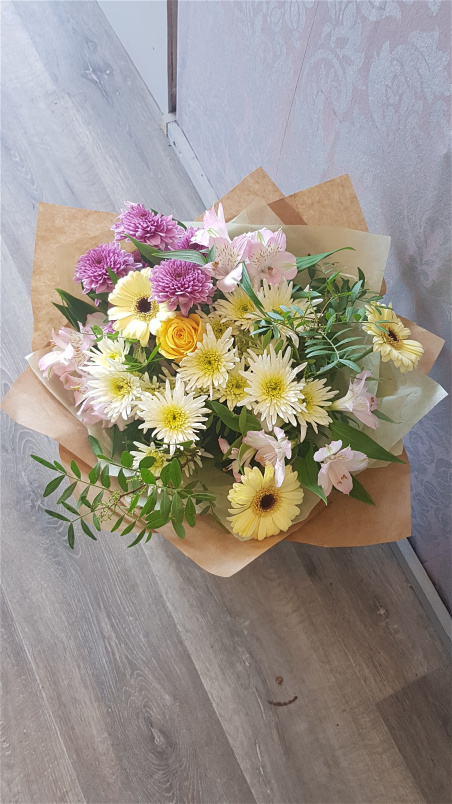 bouquet flowers in Crewe | Mothers Day | Florist choice (picture example Only)
