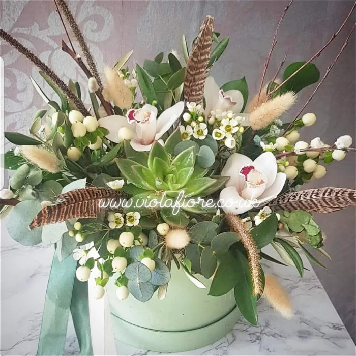 Gift flowers | The Countryman - hatbox arrangement
