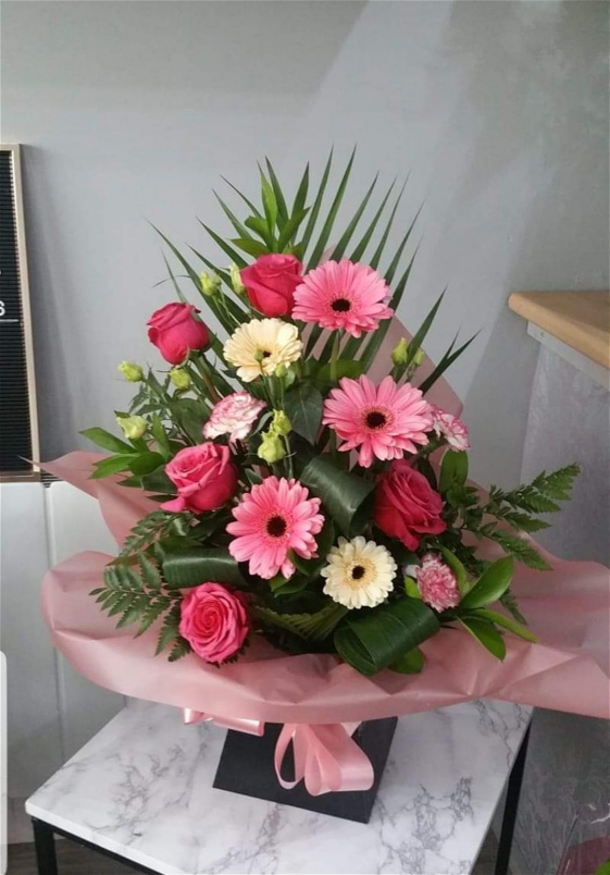 bouquet flowers in Crewe | Floral Arrangements in oasis. | new baby | Daisy