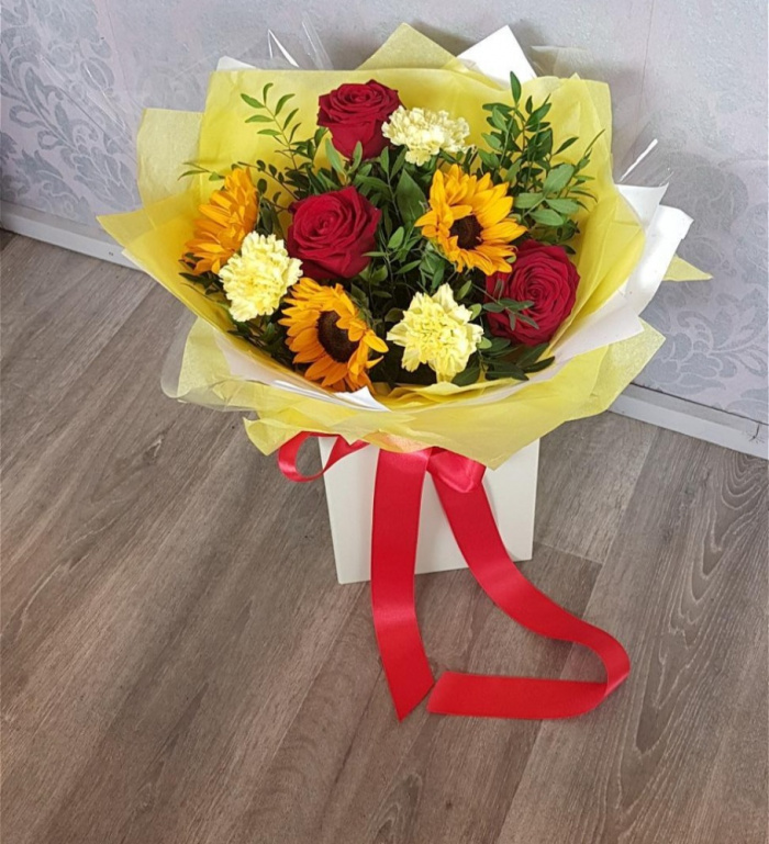 bouquet flowers in Crewe | Sunflower&Rose