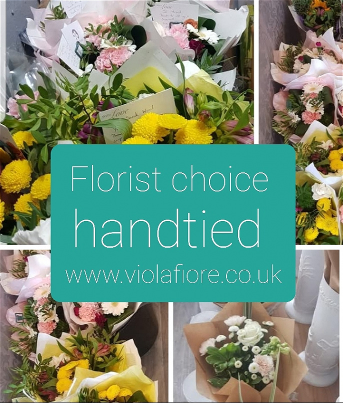 Gift flowers | Bouquet Florist choice-hand tied flowers in water