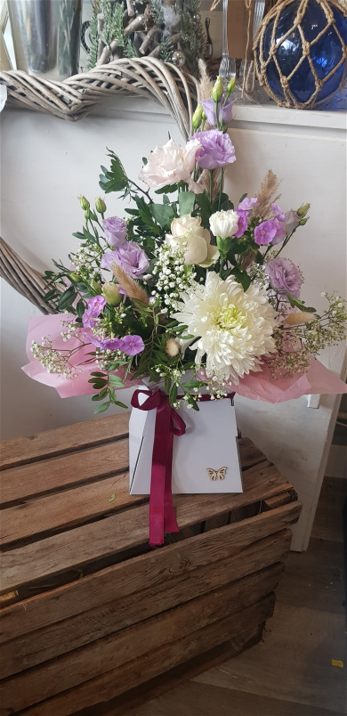 Gift flowers | Lilacs floral arrangement