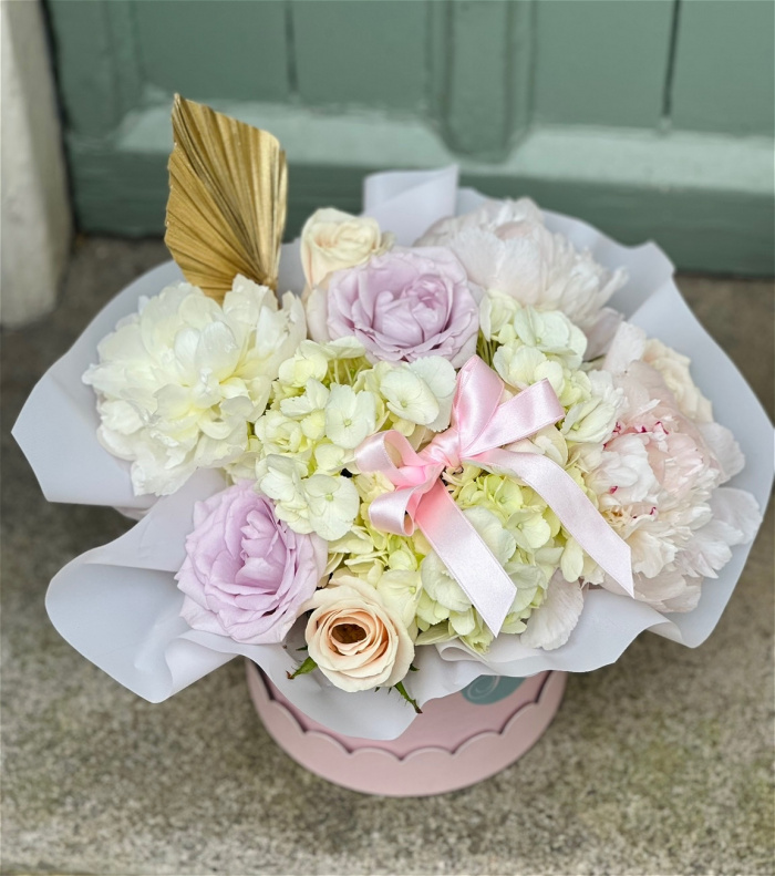 Hat Box Flowers (Local Only)  | Petite Ice Cream Hat Box
