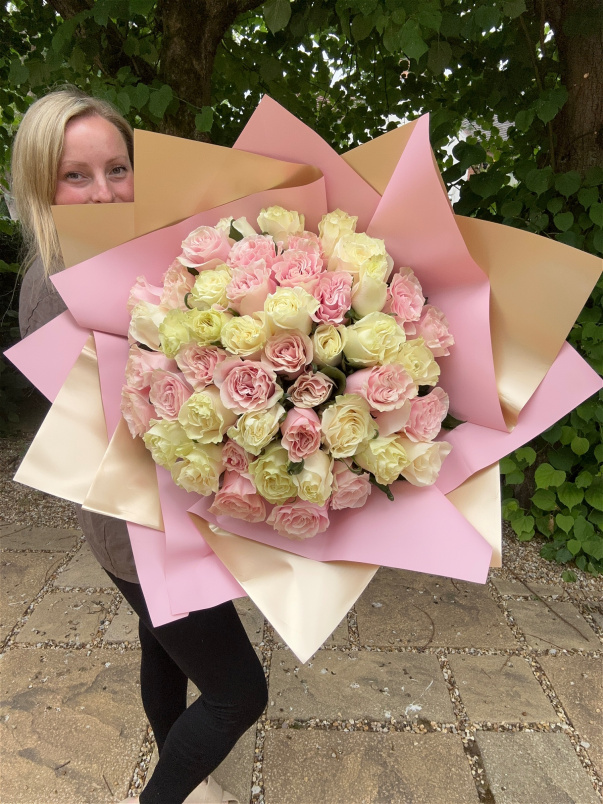 Rose Bouquets  | 50 white and pink roses