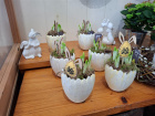 Ceramic egg with tete a tete
