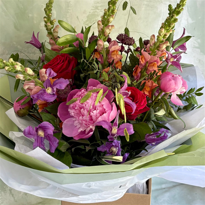 Hand tieds & arrangements | Workshops | Workshop - Create a Hand-Tied Bouquet with Sustainable Wrapping