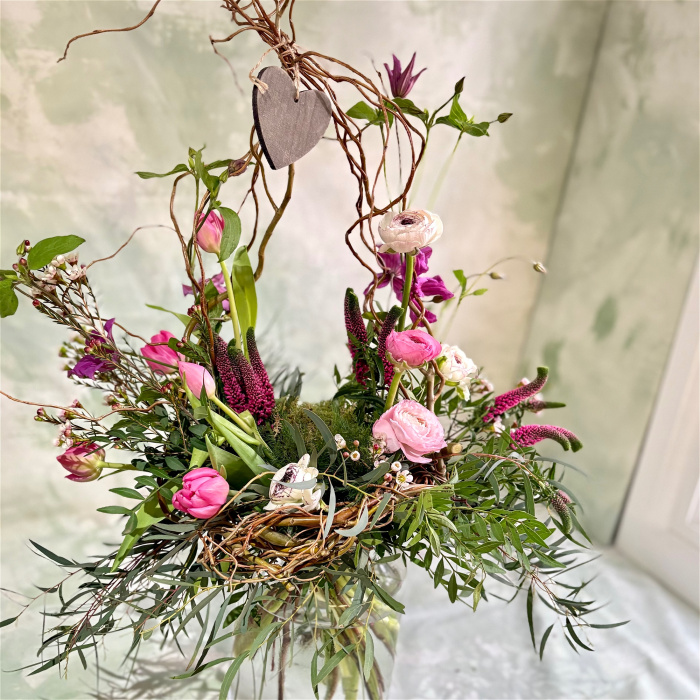 Hand tieds & arrangements | Workshops | Workshop - Early summer Hand-Tied Bouquet with a frame work