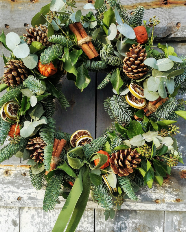 Christmas Wreath Making Workshops in Kent 2025 | Wreath Making: The Radnor Arms, Folkestone 25th November (Evening)