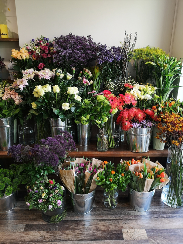 Mothering Sunday Flowers and Plants | 'Olivia' Florist's Choice
