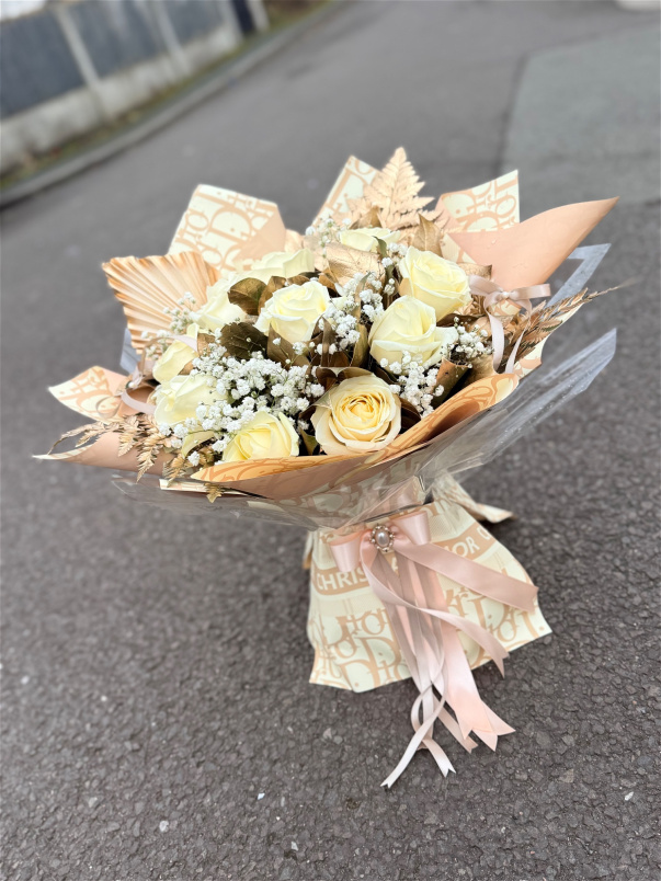 Valentine’s 2026 | Luxe Cream Valentine’s Bouquet