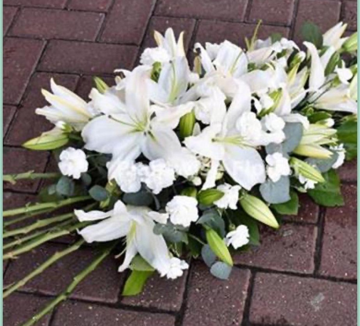 All Funeral Tributes | Sheaves / Roses | Lily oasis spray