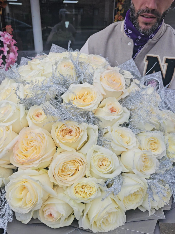 BOUQUETS | 50 BEST CREAM ROSES