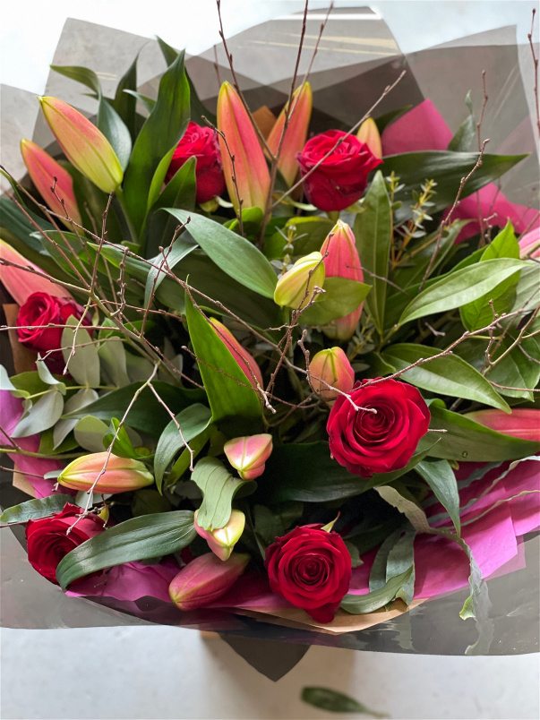 Valentines Day Flower Bouquets for delivery | Luxury Rose and Lily Bouquet