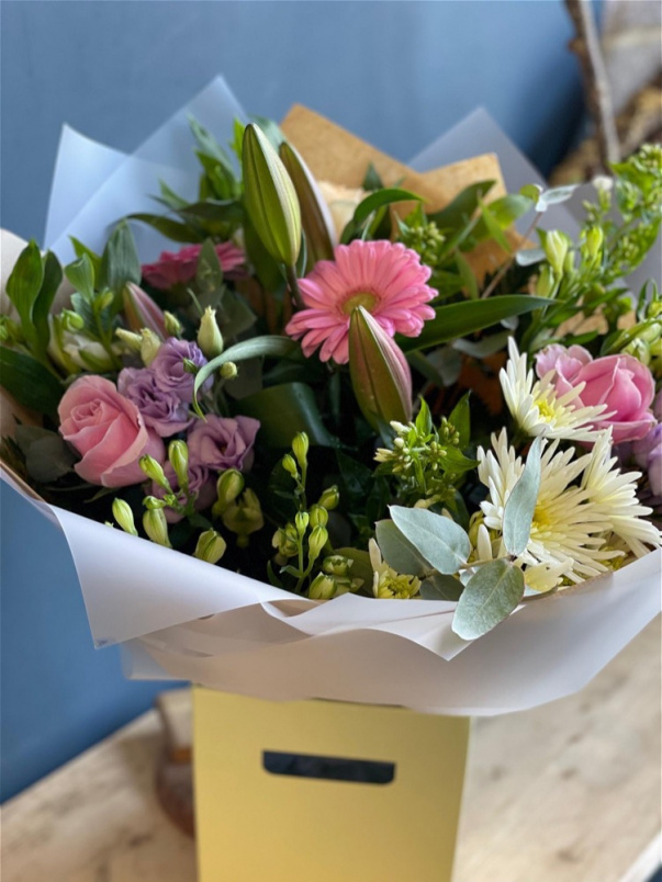 Send Beautiful Flowers | Subscription | Seasonal Subscription