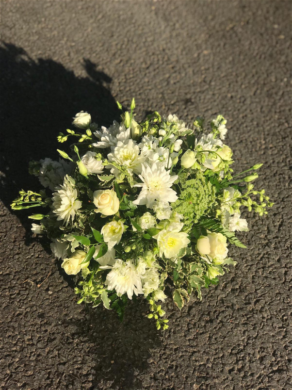 Funeral & sympathy | Mixed fresh flower Posy