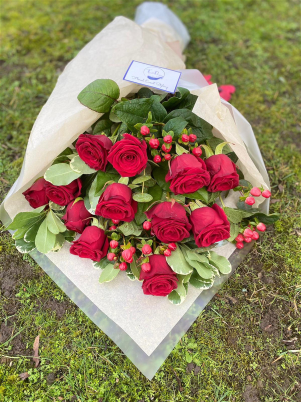 Valentines Day flowers & balloons | ‘Crush’ 12 x Rose bouquet.